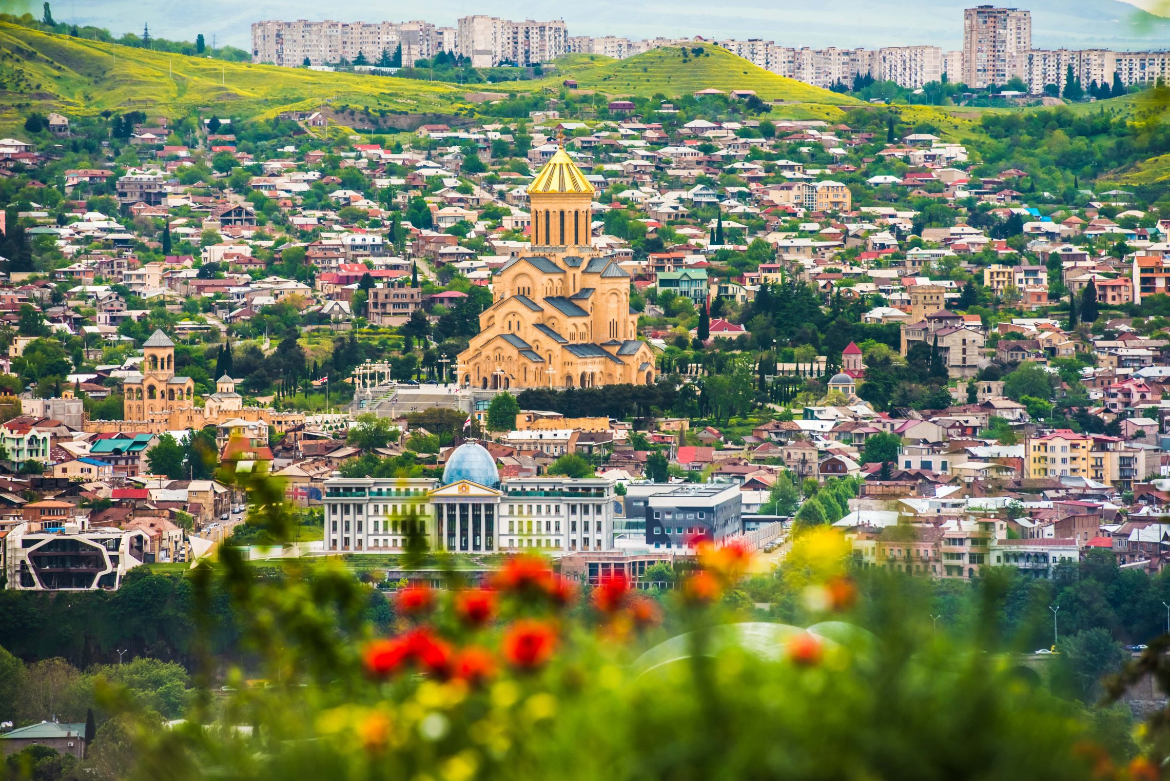 Tbilisi city. Столица Грузии Тифлис. Столица Грузии Тбилиси Самеба. Грузия столица Тбилиси достопримечательности. Грузия столица 2021.